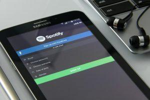 كيفية مزامنة قوائم تشغيل Spotify مع الآخرين بسهولة