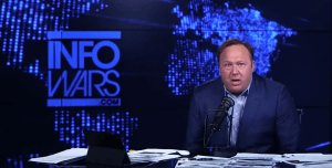 إزالة تطبيق Infowars من متجر جوجل بلاي لنشره معلومات مضللة عن فيروس كورونا