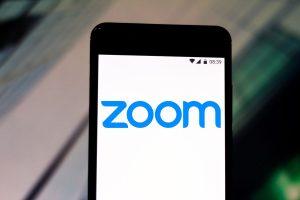 كيفية تحميل وتشغيل تطبيق زوم Zoom على الكمبيوتر والهاتف الذكي