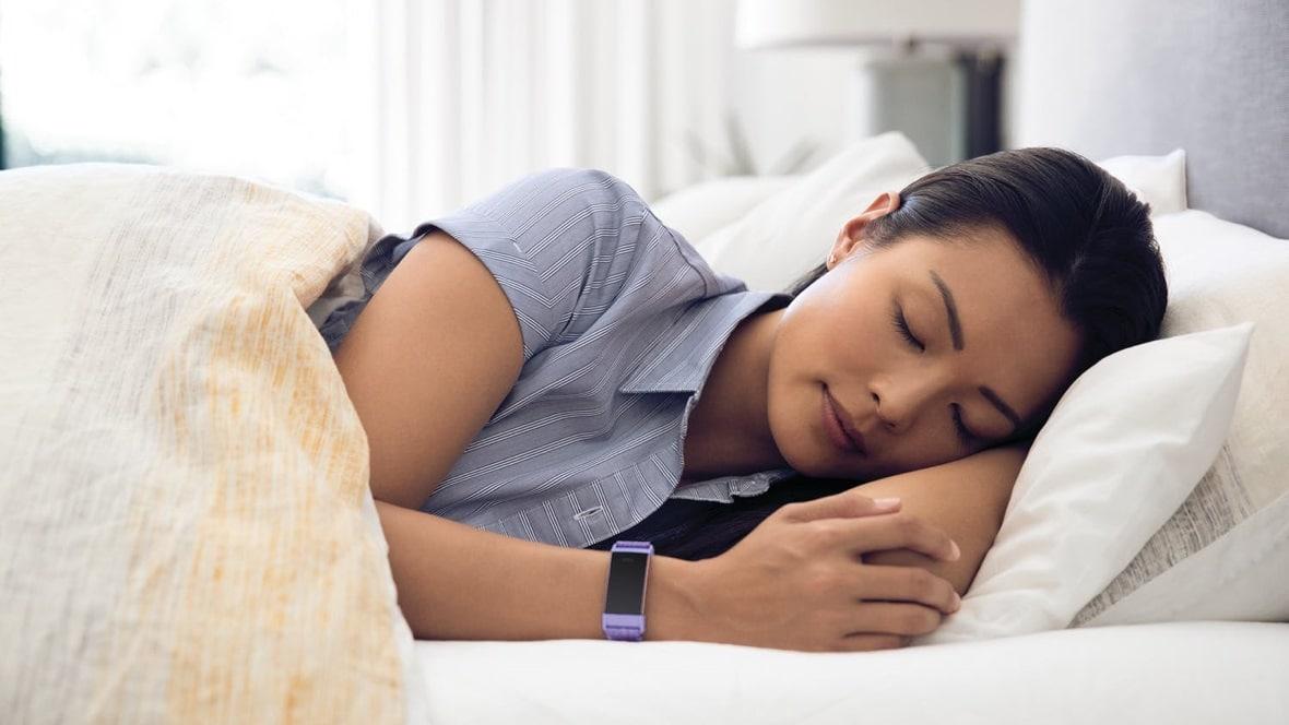 كيف-يمكنك-تتبع-عادات-نومك-باستخدام-ساعة-fitbit-الذكية؟