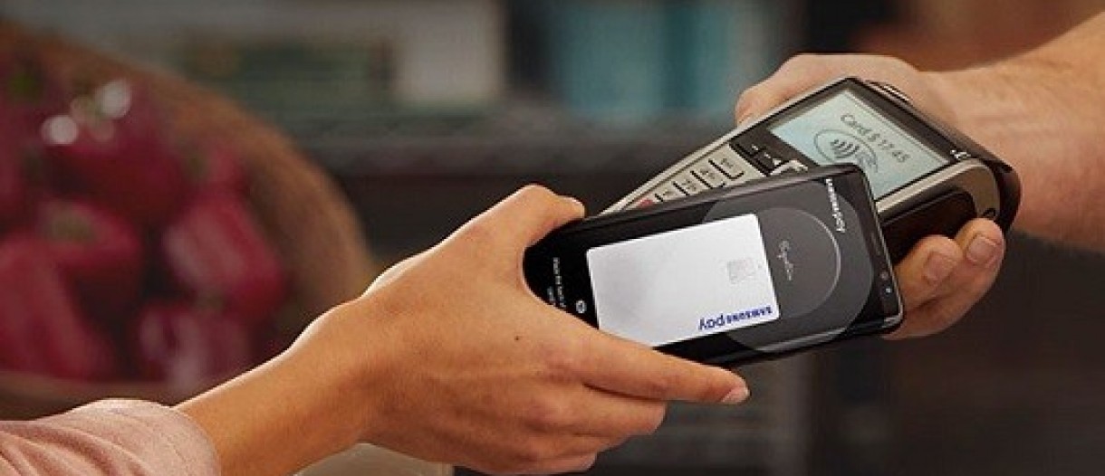 كيفية إزالة Samsung Pay من الشاشة الرئيسية أو شاشة القفل