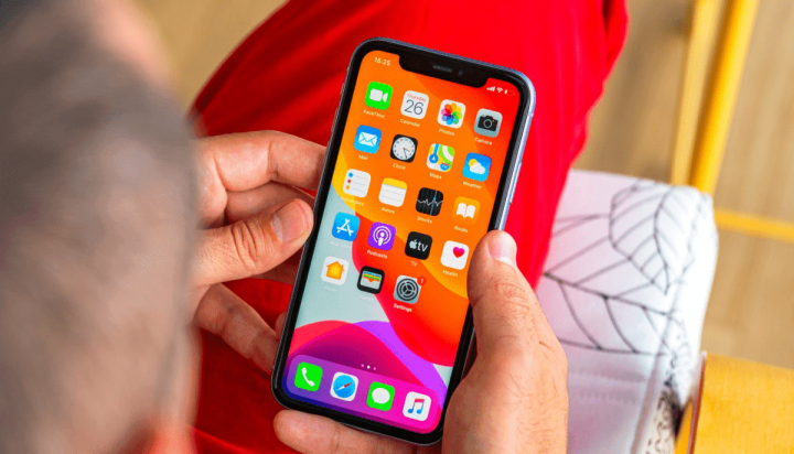 آبل تستبدل شاشة iPhone 11 المعيبة مجانًا